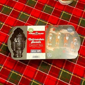 Nordic Ware Nutcracker Cakelet Pan